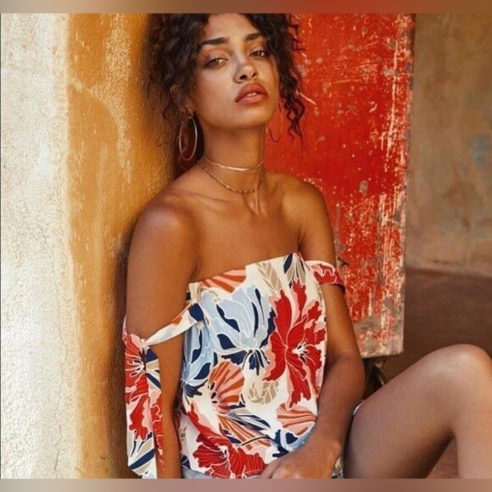 ASTR The Label Havana Tropical Floral Off Shoulder Blouse S